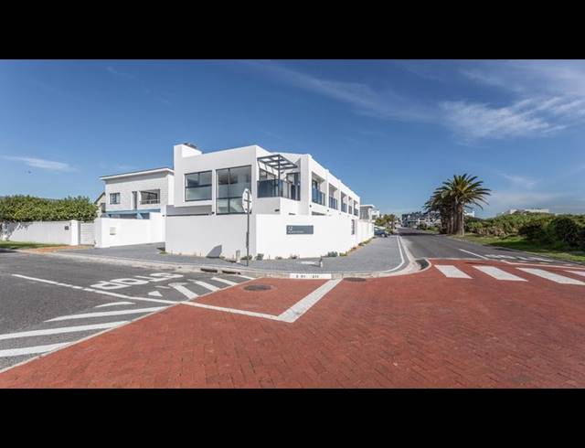 4 BEDROOM TOWNHOUSE FOR SALE IN MELKBOSSTRAND